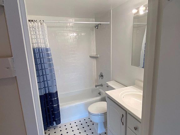 4th image of 4501 Arlington Blvd APT 611