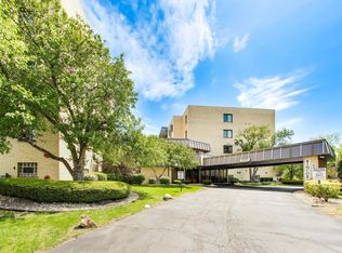 5840 W 104th St APT 415, Oak Lawn, IL 60453