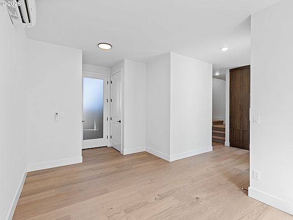 3rd image of 3215 SE 28th Ave