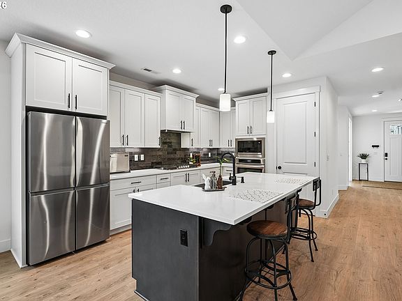 3rd image of 15333 SE Legacy St