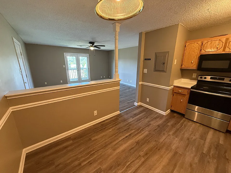 2 bed, 1.0 bath, 980 sqft, $950