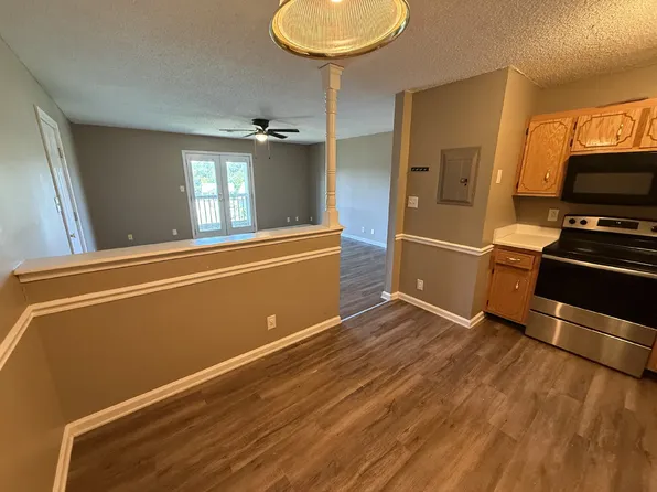 2 bed, 1.0 bath, 980 sqft, $950, 374G Jack Miller Blvd, Clarksville, TN 37042
