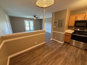 2 bed, 1.0 bath, 980 sqft, $950, 2 br / 1.0 ba, $950