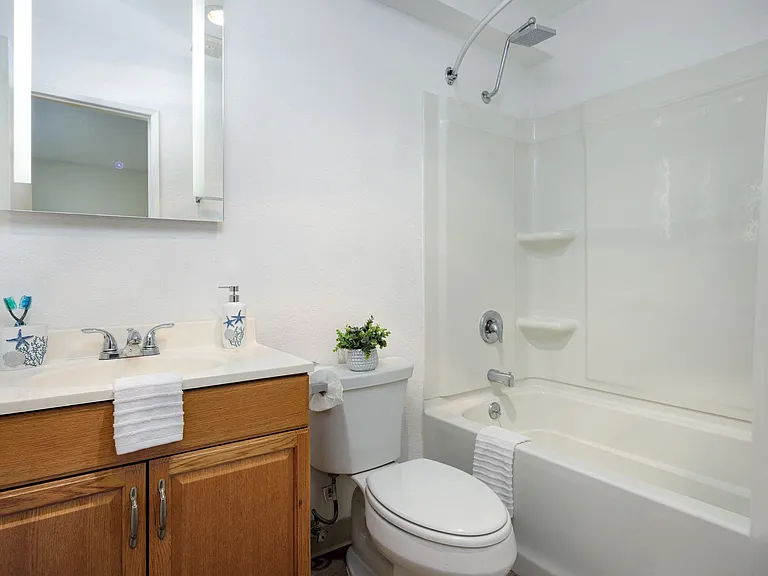 Windward Village Apartments — Photo 28