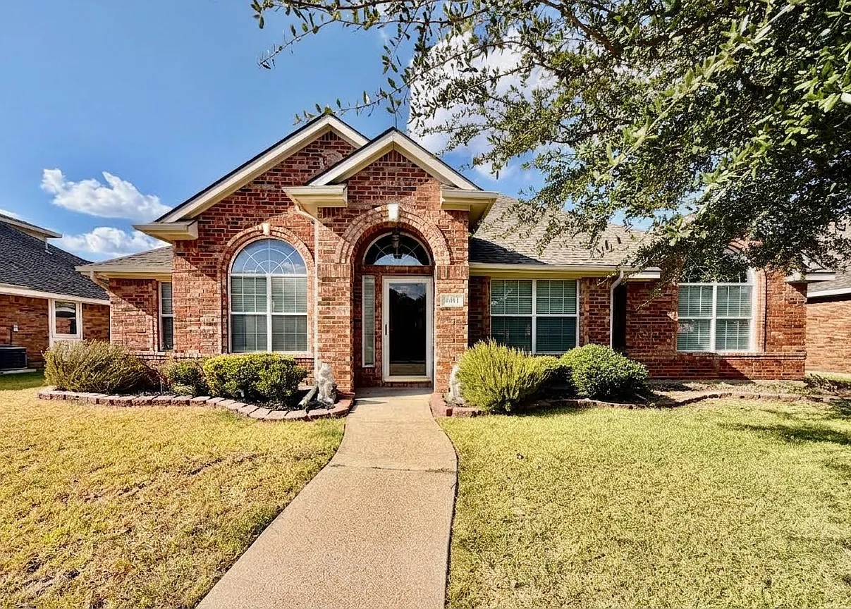 4 bed, 2159 sqft, $2,850 — Photo 1