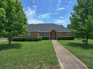 1212 Lake Grove Ln, Desoto, TX 75115