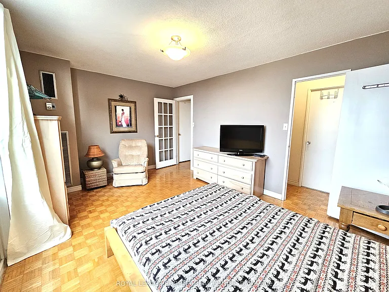 1535 Lakeshore Rd E #1704 — Photo 14