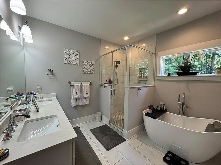 859 East Ave — Photo 6