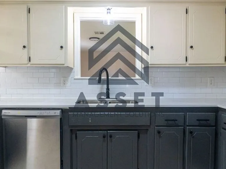 801 Cogswell Cir — Photo 16