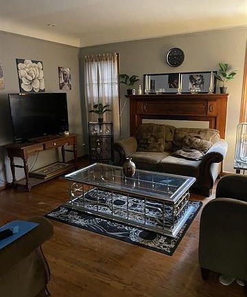 2nd image of 10424 McKinney Ave