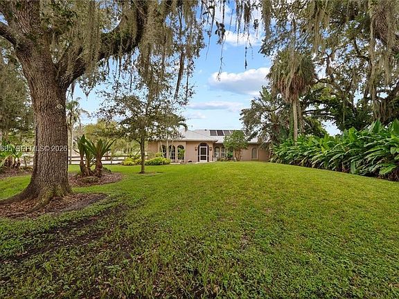 3rd image of 1981 Carbonata Dr