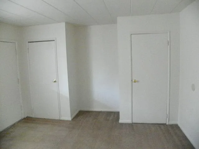 Renshaw Apartments — Photo 2
