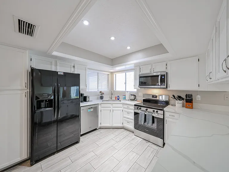 W Campo Bello Dr — Photo 15