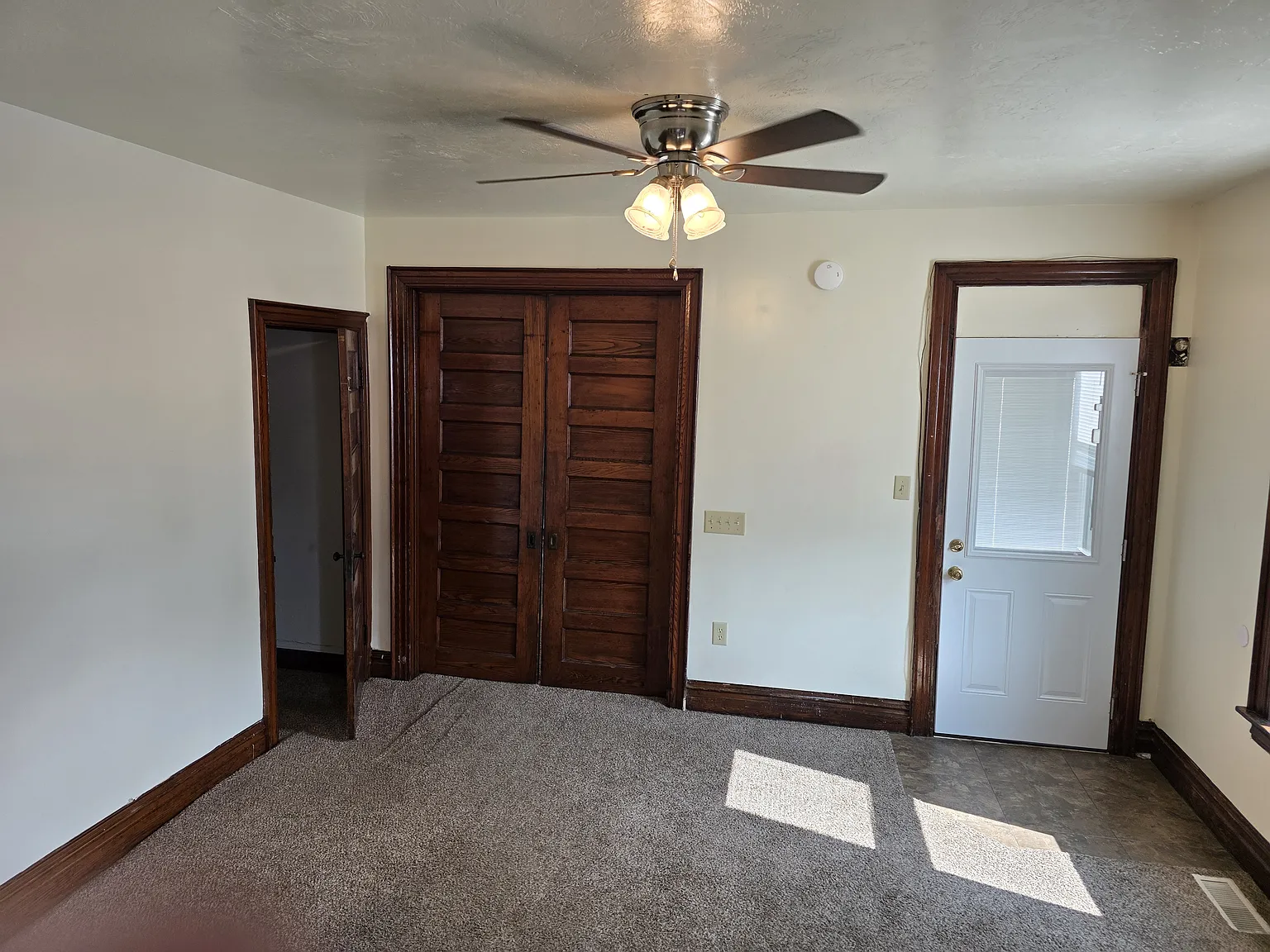1 bed, 1.5 bath, 1000 sqft, $1,000 — Photo 2