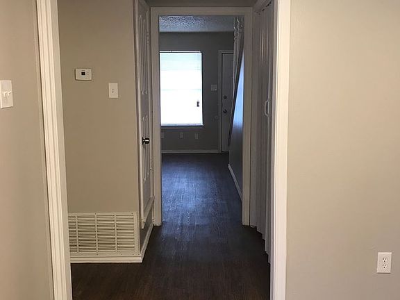 5th image of 1610 Sun Valley Dr APT A