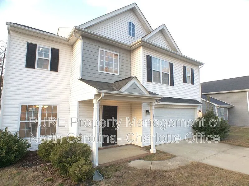 4 bed, 2.5 bath, 2238 sqft, $1,999 — Photo 2