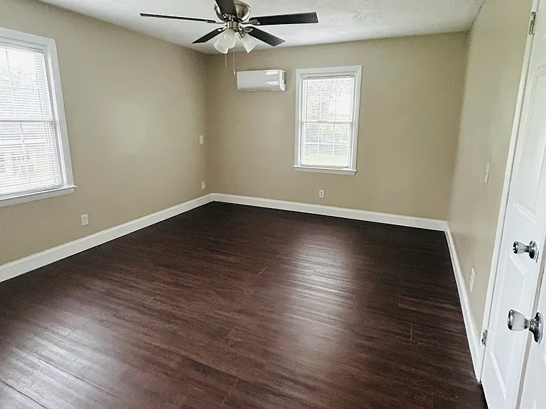 210 Park Ave #B — Photo 17