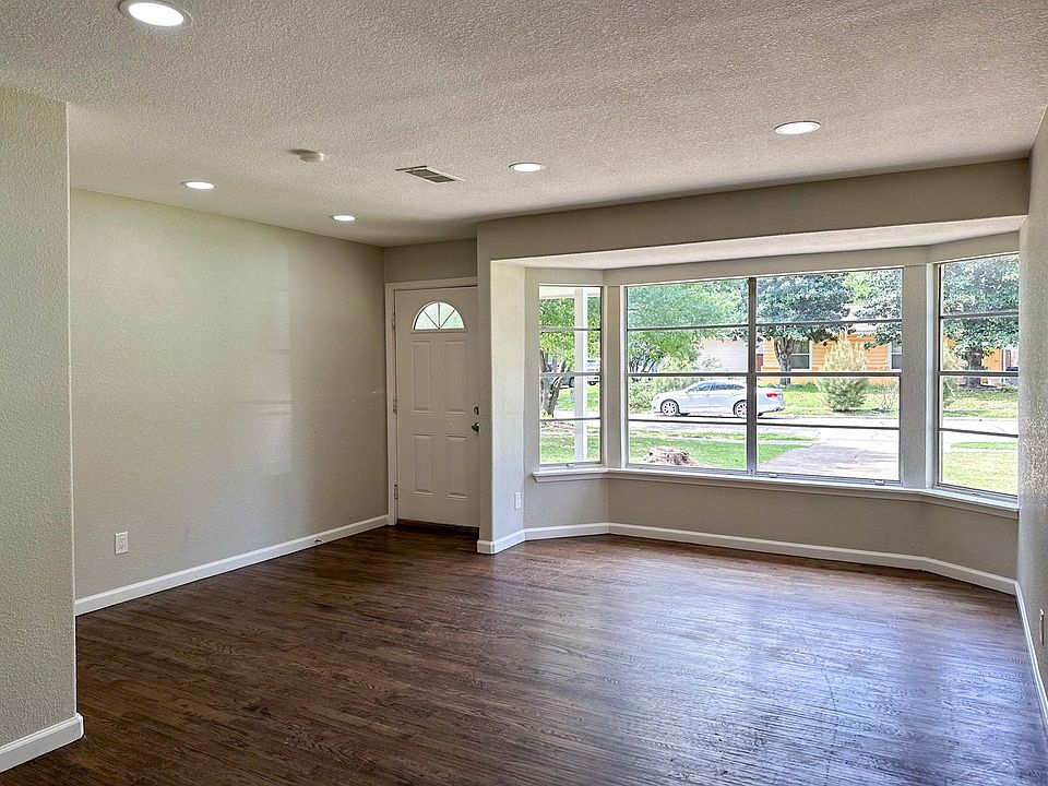 1st image of 5749 Blaylock Cir N