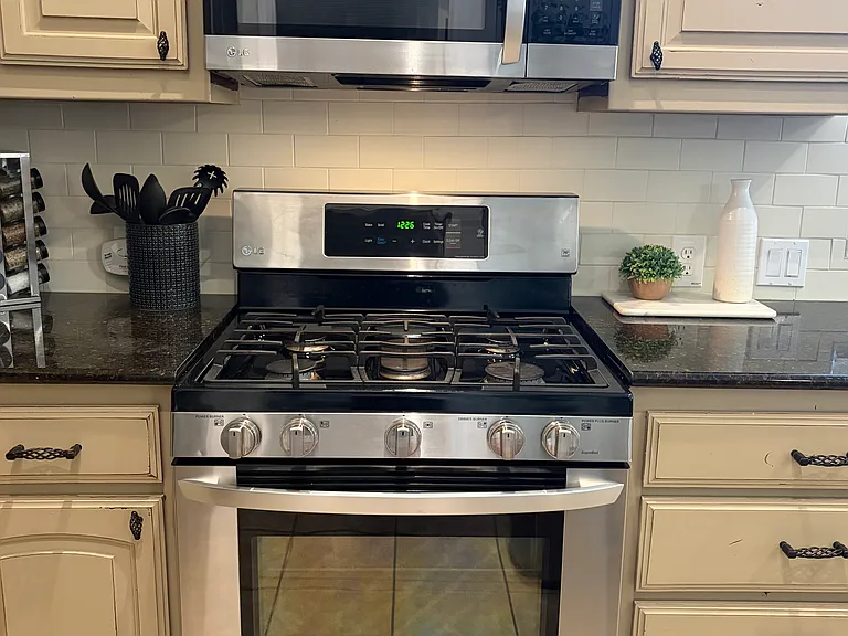 4112 Ellenboro Ln — Photo 4