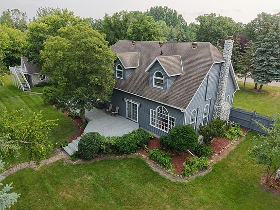 2nd image of 701 3rd Ave NE