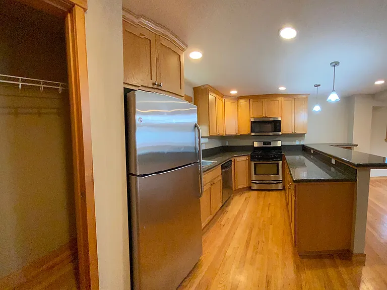 5808 Roosevelt Way NE — Photo 6