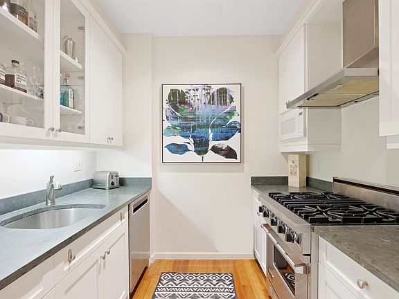 5th image of 400 E 51st St APT 7F
