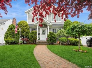 287 Commonwealth St, Franklin Square, NY 11010