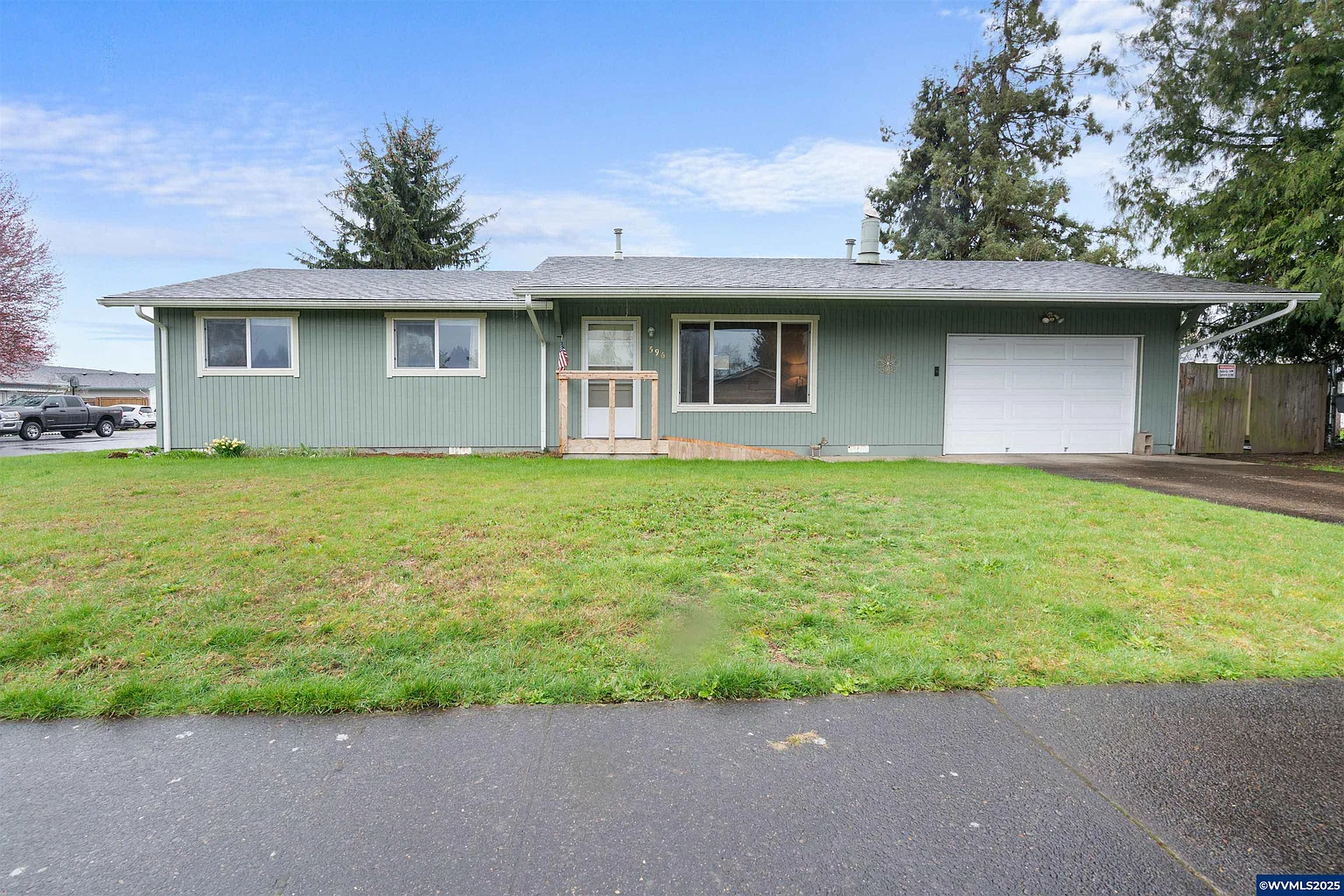 596 24th Ave SE photo 1