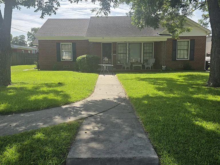308 N Trinity St — Photo 22