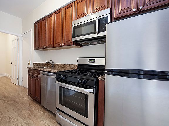 2nd image of 260 E 10th St APT 5