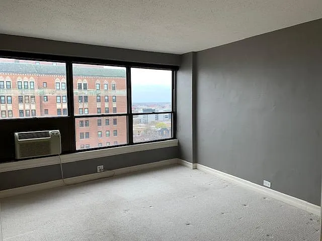 2930 N Sheridan Rd — Photo 9