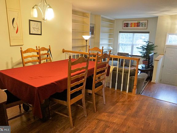 3rd image of 7 Martins Square Ln