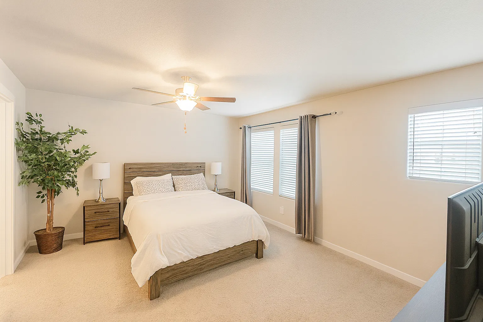 5 bed, 3.5 bath, 2741 sqft, $2,800 — Photo 4