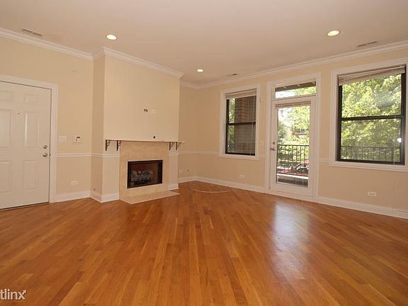 3rd image of 3231 N Kenmore Ave APT 1N
