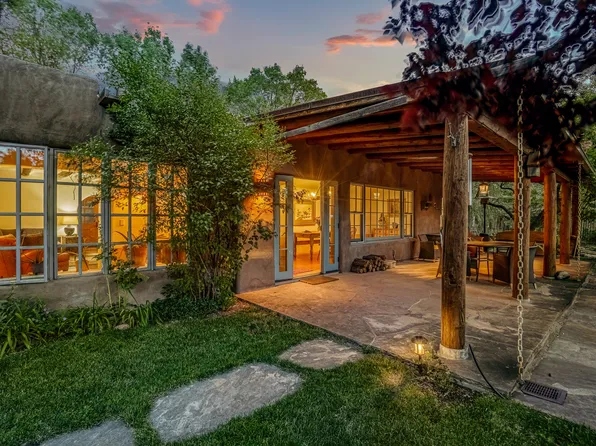 1317B Cerro Gordo Rd, Santa Fe, NM 87501