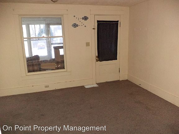 3rd image of 213 1/2 E Oak St