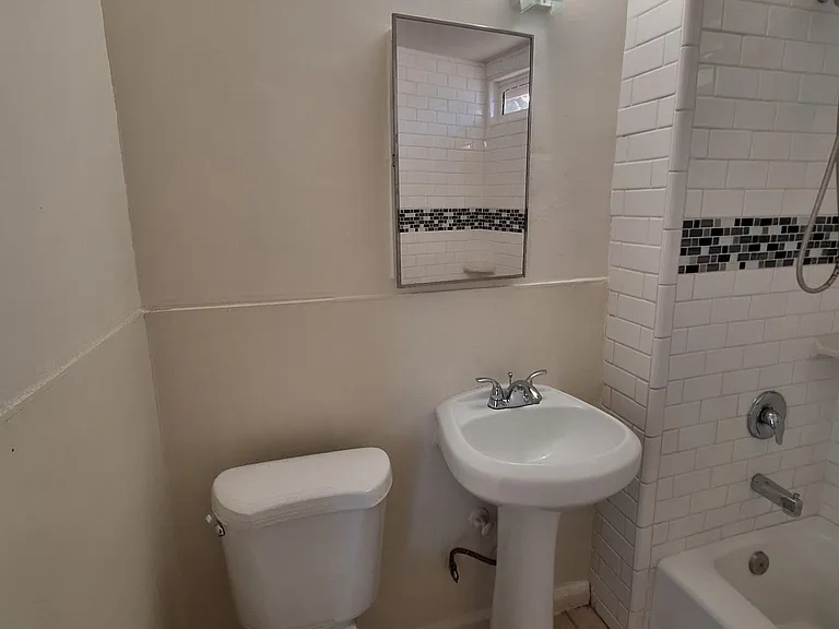 5255 Delong St — Photo 4