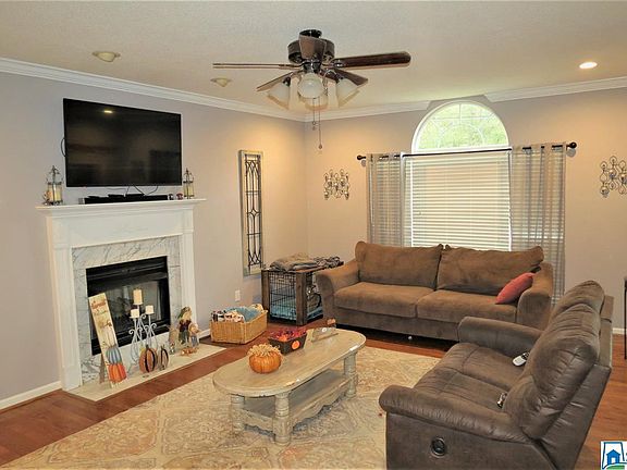 2nd image of 174 Lakeshore Cir
