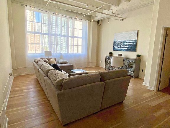 4th image of 312 W 5th St APT 202
