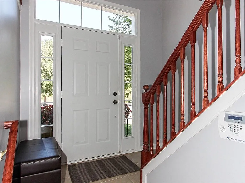 1164 Cavendish Dr — Photo 4