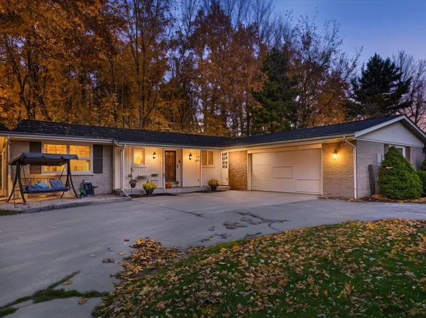 3913 Stonegate Rd, Kalamazoo, MI 49004