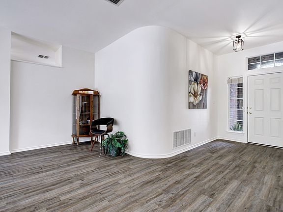 4th image of 1132 Berry Creek Dr