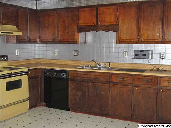 4th image of 1813 Lyle Dr