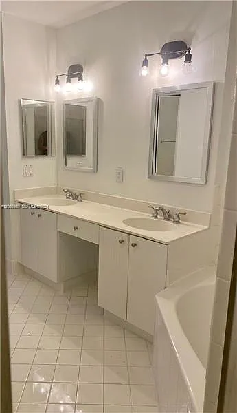 4 bed, 3.5 bath, 1808 sqft, $3,600 — Photo 4