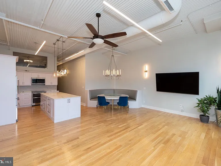 2200 Arch St #28-506-507 — Photo 13