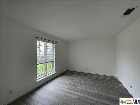 2nd image of 104 Zinnia Dr