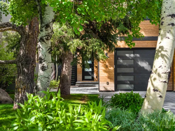 671 3rd Ave N APT 2, Ketchum, ID 83340