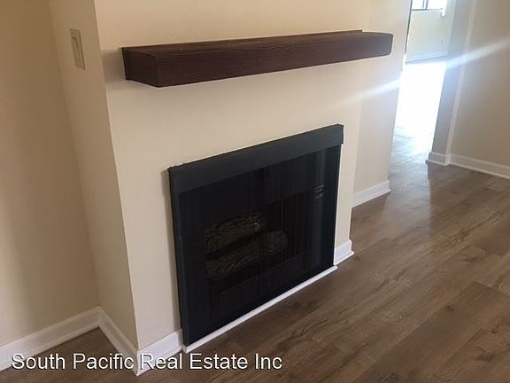 3rd image of 2204 S Beverly Glen Blvd #202