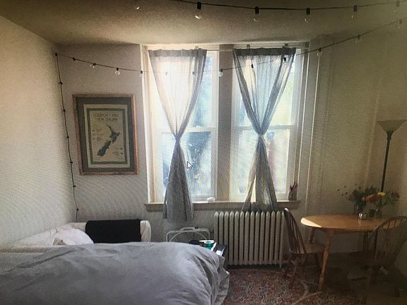 3rd image of 982 Ivy Ave E #106