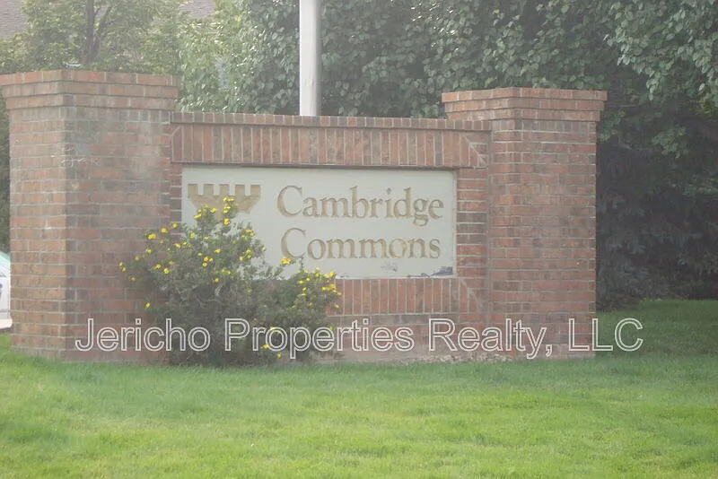 3 bed, 2.0 bath, 1264 sqft, $1,995 — Photo 3